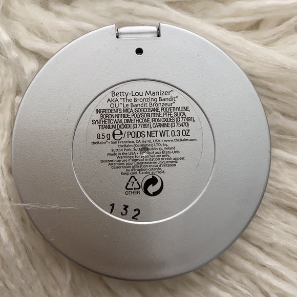 THE BALM | Authentic | Betty-Lou Bronzing Powder - Picture 2 of 4